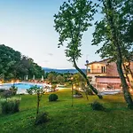 Beautiful Home In Grubine Сasa de vacaciones