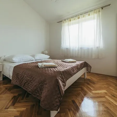 Beautiful Home In Grubine *