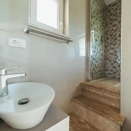 Beautiful Home In Grubine * Grubine