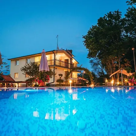 Beautiful Home In Grubine Prázdninový dům *